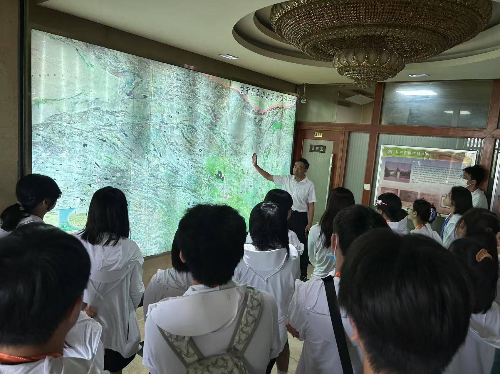 暨南大学香港同学会师生一行来我所参观