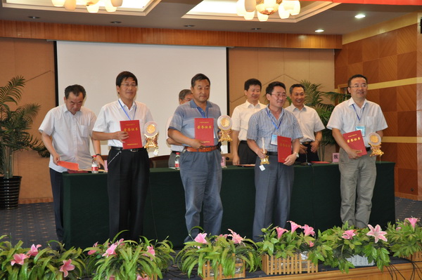 刘所长一行参加沙漠学术会议，参观考察中国科学院新疆生态与地理研究所