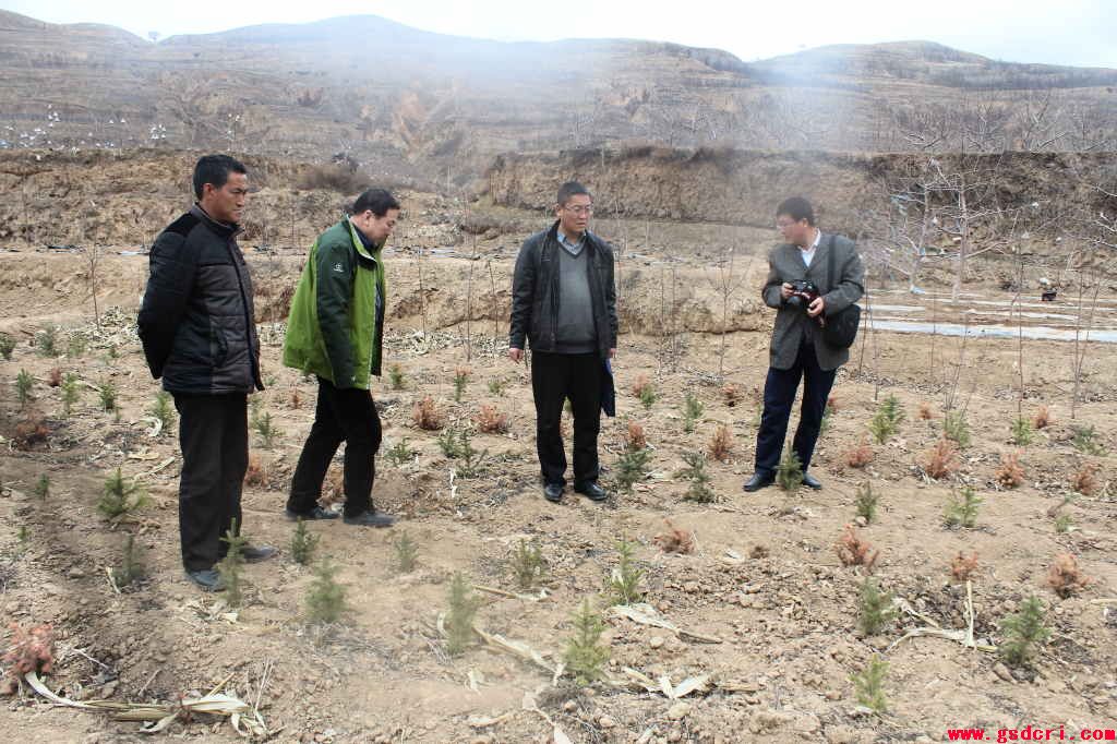 省治沙研究所深入“双联”点落实精准扶贫建档立卡与双联工作