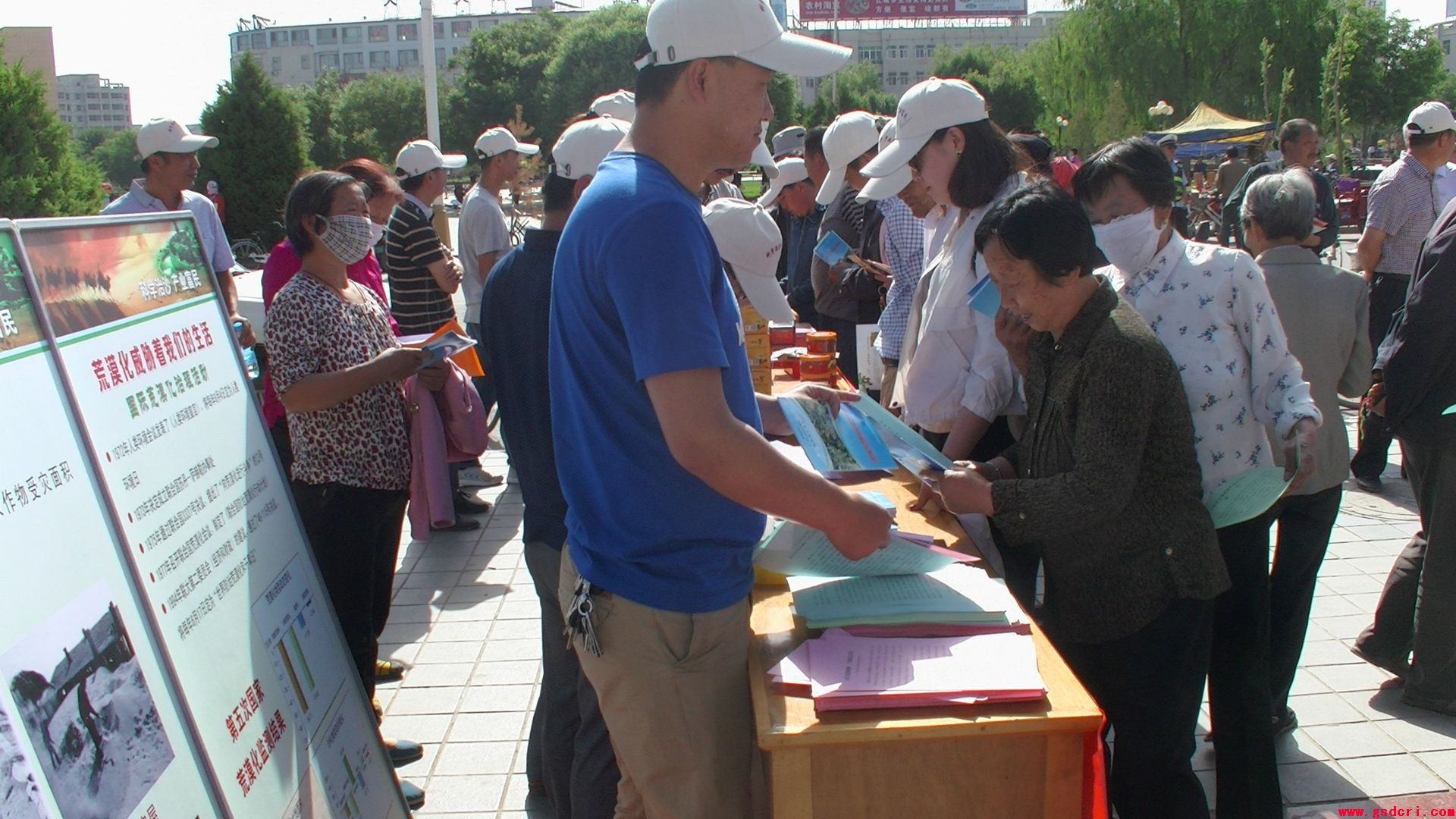 甘肃省治沙研究所开展“世界防治荒漠化和干旱日”宣传活动