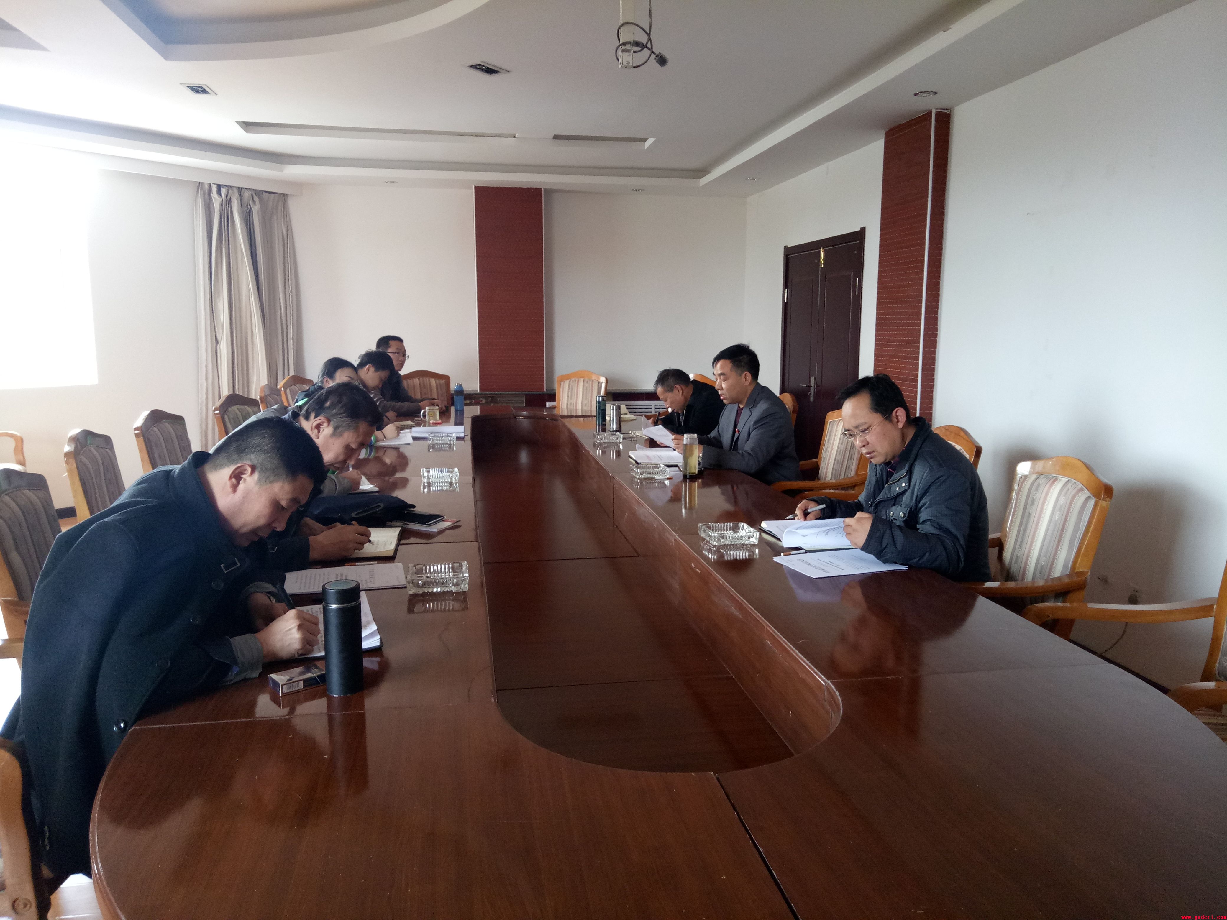 民勤治沙站党支部召开专题研讨会