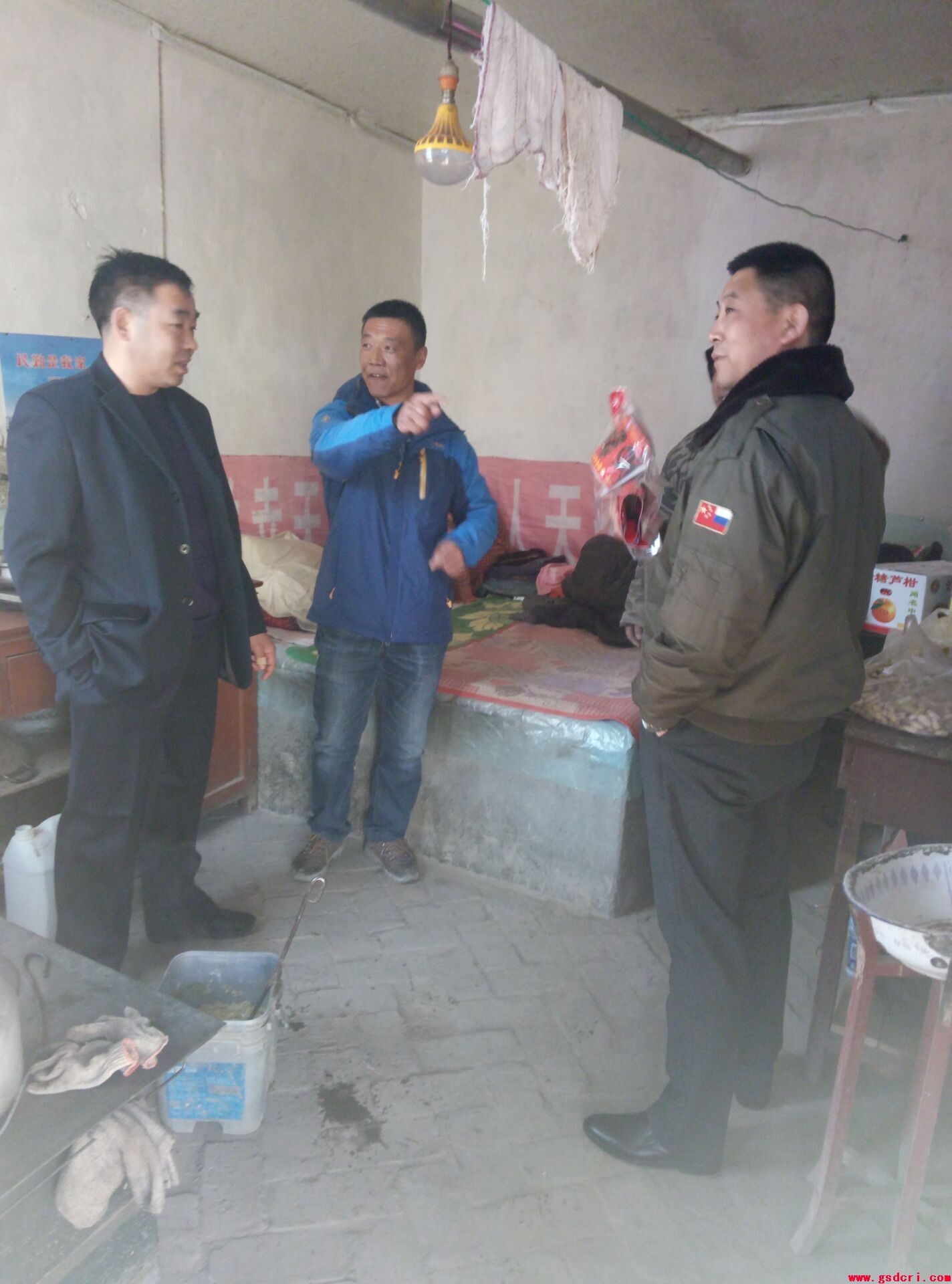 纪永福春节看望基层一线值守人员